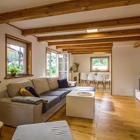 Feriehus Ostoja Sosnowa Czarny Mlyn